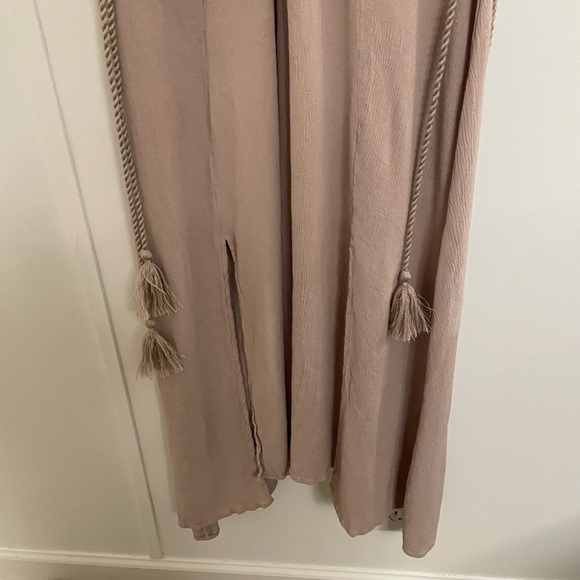 Baltic Born Jennifer Sand  Midi Dress V Neck Boho Size M Flutter Sleeved - Picture 9 of 12